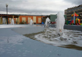 Backlit fountains installed in Dolgoye Lake park