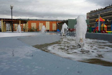Backlit fountains installed in Dolgoye Lake park