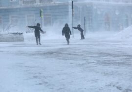 Severe snowstorm covered Norilsk at weekend