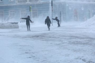 Severe snowstorm covered Norilsk at weekend