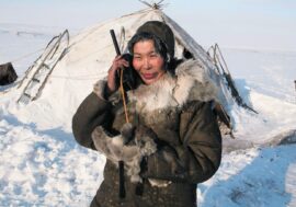 Tundra people supplied with satellite phones