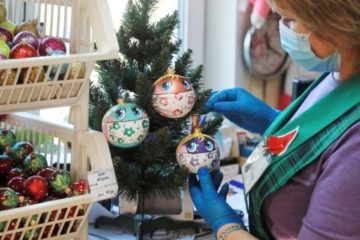 Krasnoyarsk factory made Christmas balls in masks