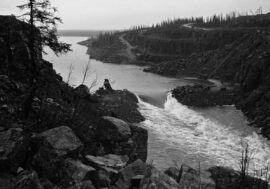 First boulders to block Hantayka river carried away by water to Yenisey