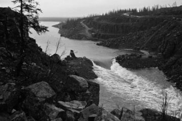 First boulders to block Hantayka river carried away by water to Yenisey