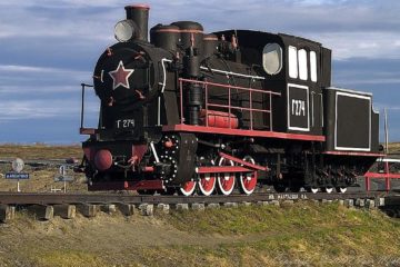 Locomotive-monument on Ambarnaya river has no northern experience