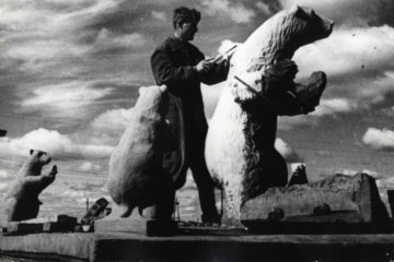 Norilsk city sculpture has long tradition