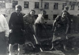 When Norilsk became city, over 80 thousand people lived in it