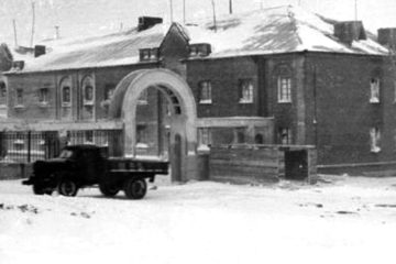 Arched conduits built Instead of headers between houses in Norilsk