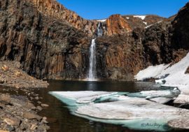Photographers captured white and turquoise ice at Red Stones
