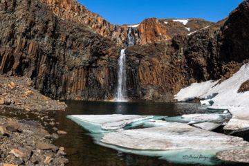 Photographers captured white and turquoise ice at Red Stones