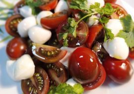 Scientists grow tomatoes in Arctic greenhouse
