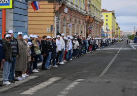 Seven thousand Norilsk citizens hugged the city