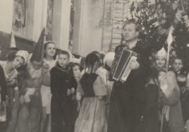Costumes made of gauze, or sparkling New Year