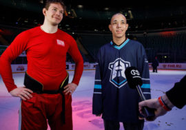Young Norilsk hockey player presented prize to Channel One Cup’s favorite