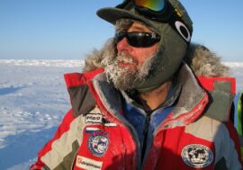 Fedor Konyukhov and Igor Potapkin reached North Pole on paraglider