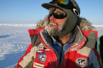 Fedor Konyukhov and Igor Potapkin reached North Pole on paraglider