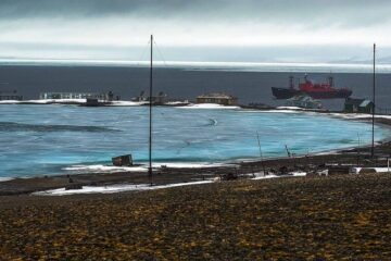 Scientists delivered building materials for Arctic northernmost museum