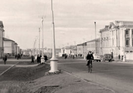 Octyabrskaya street was main one in Norilsk